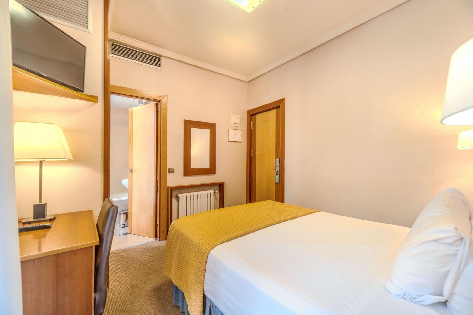 Itc Mora By Soho Boutique Hotel Madrid Bagian luar foto