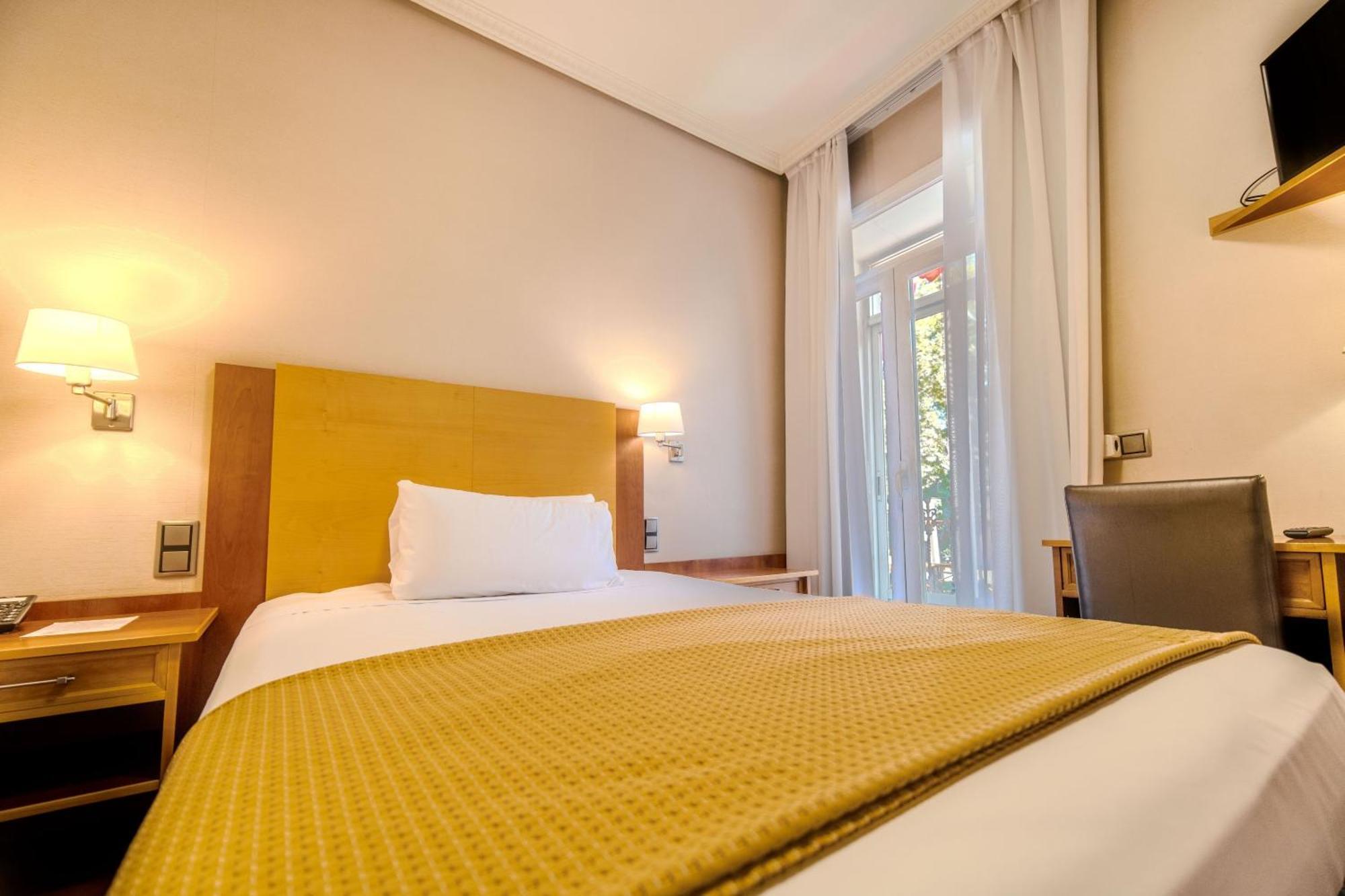 Itc Mora By Soho Boutique Hotel Madrid Bagian luar foto